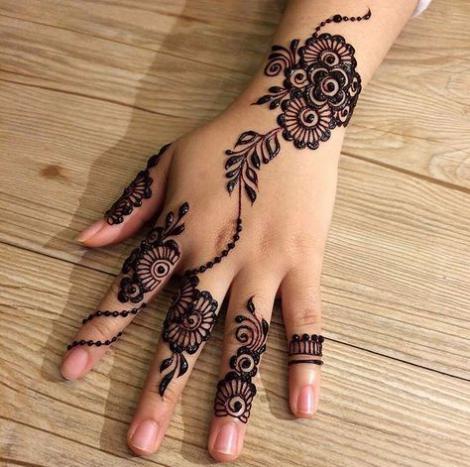 Simple Mehndi Designs